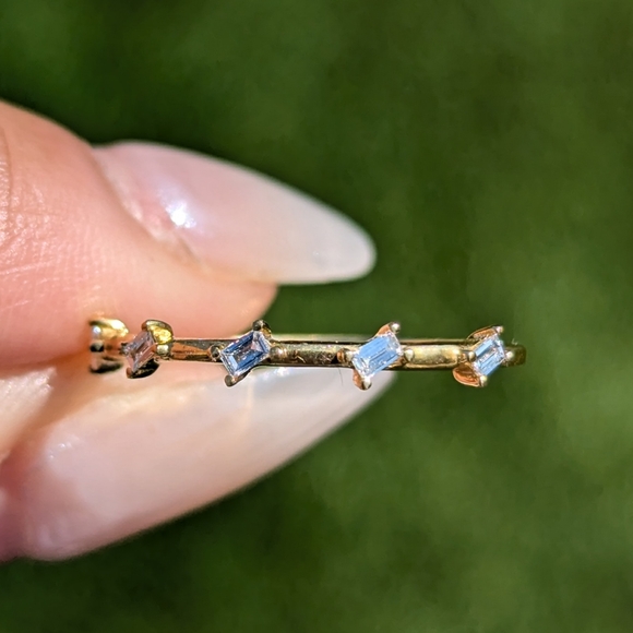 18K Yellow Gold Staggered Baguette Diamond Band - Picture 1 of 6